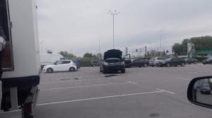 Украински бежанец удари българско Сузуки на паркинга на Технополис